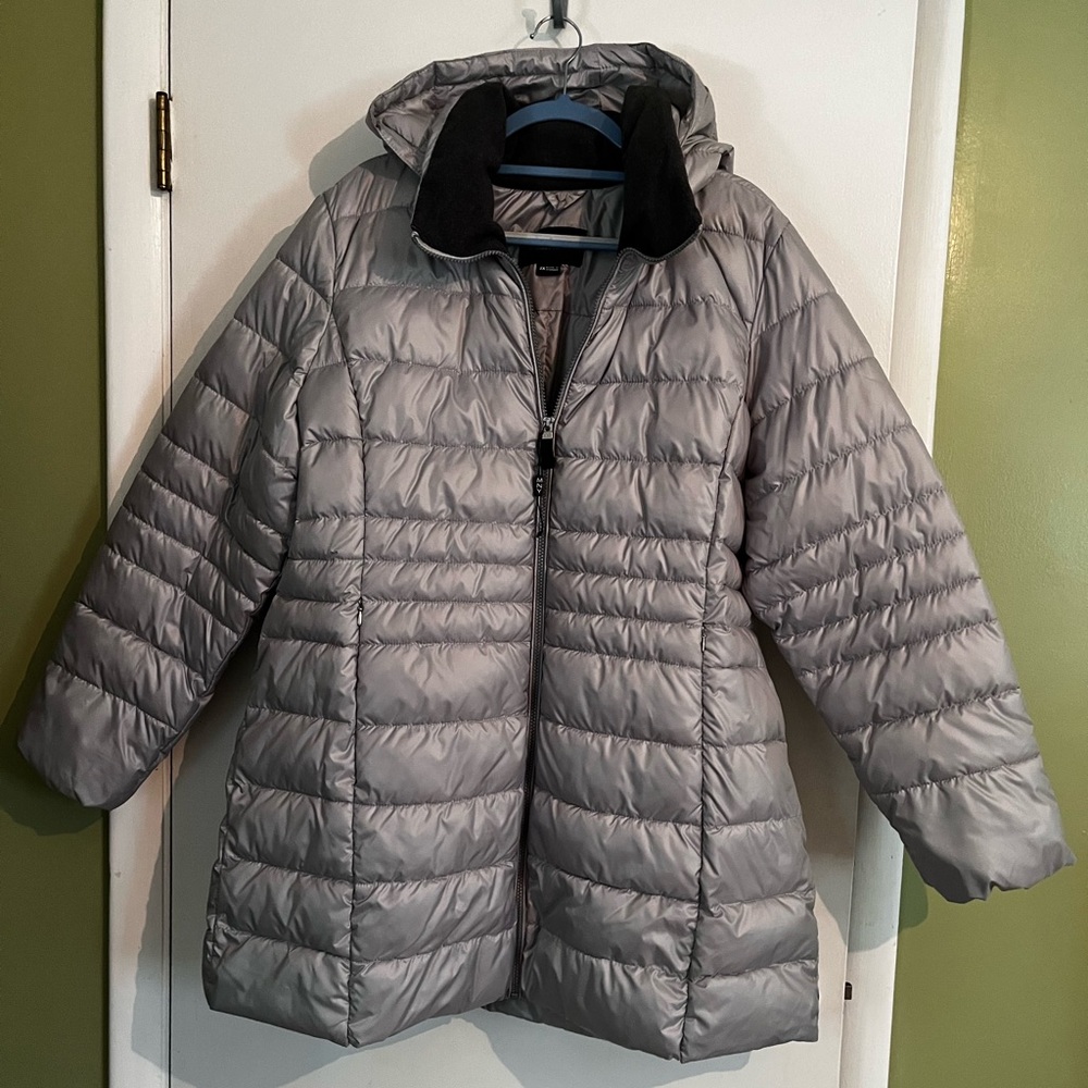NWOT never worn Marc New York puffer women’s coat with hood